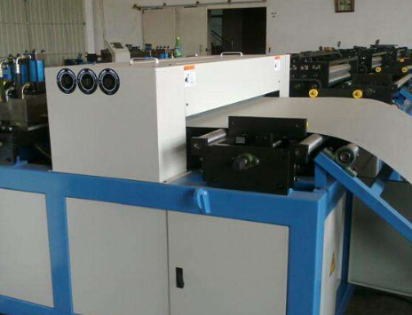 風(fēng)管生產(chǎn)設(shè)備